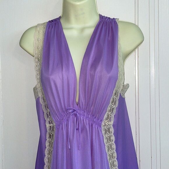 Vtg 60s Gossard Artimis lavender with cream lace long nylon robe & gown set - Picture 9 of 12